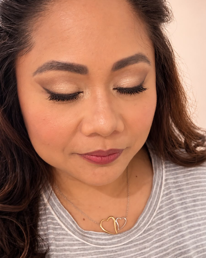 Natural glam, eyes closed: shimmer lid and drawn liner